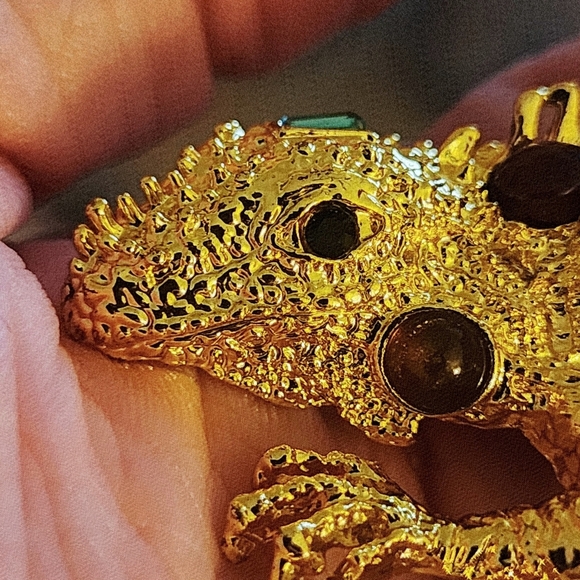 Lenny The Lizard Chameleon Gecko Reptile Brooch Gold Tone Jewel Tones Large EUC - Picture 6 of 7